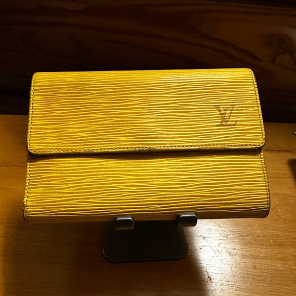 Louis Vuitton Yellow/Purple Epi Leather Medium Snap Wallet - Picture 2 of 11